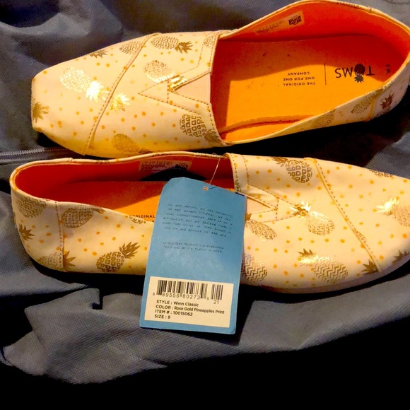 Toms Shoes - Brand New TOMS size 9 Rose Gold Pineapple Print